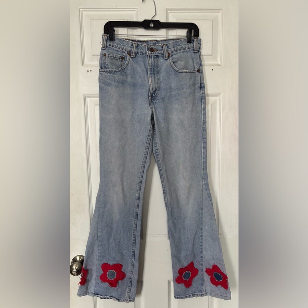 Levi's Classic Denim Jeans Flare With Flower Patches Sz. 31/32 Waist 28”